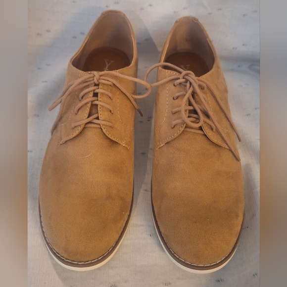 🐕NIB Y•Not? women's tan suede shoes. Size 9M - Picture 1 of 7